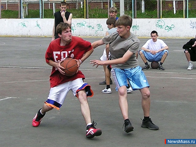   -  "".        "StreetBasket 2011"