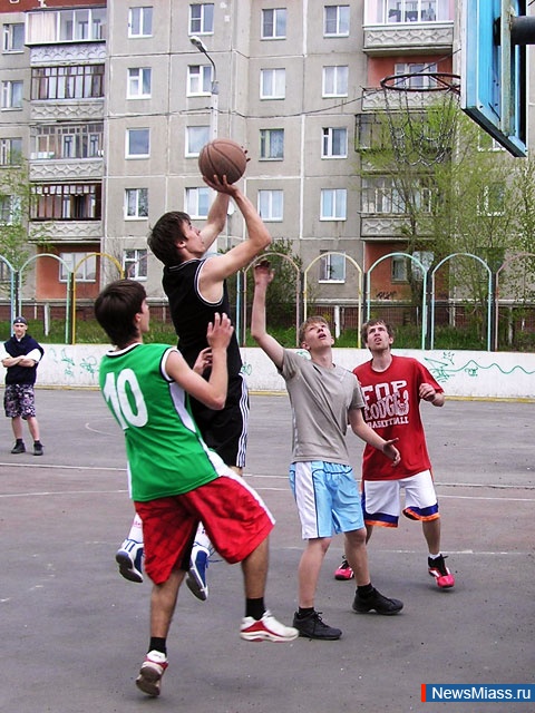   -  "".        "StreetBasket 2011"