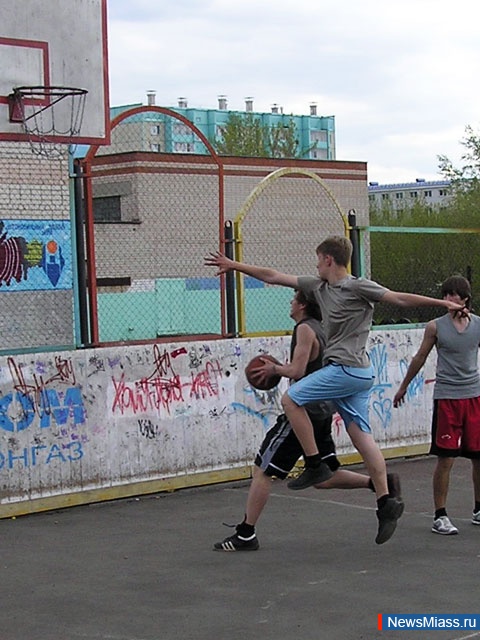   -  "".        "StreetBasket 2011"