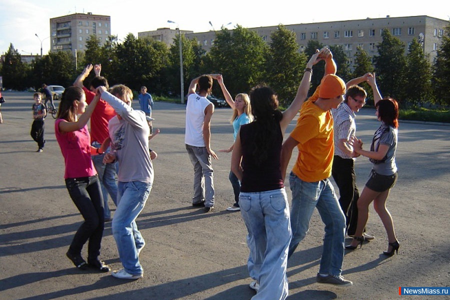 "Summer flashmob dance"