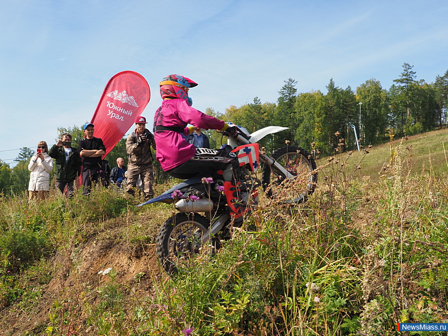     -.  Light Enduro Racing 2020     150     