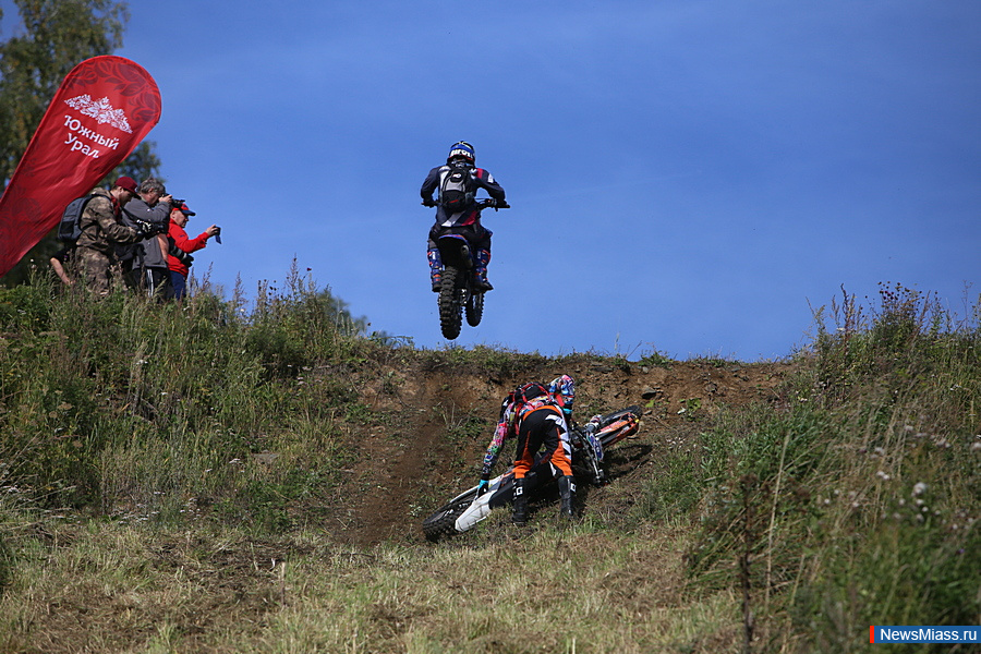     -.  Light Enduro Racing 2020     150     