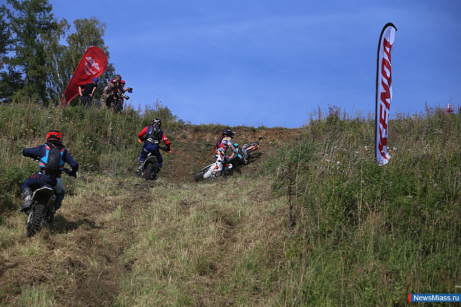     -.  Light Enduro Racing 2020     150     