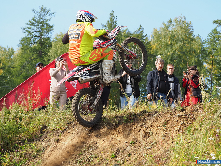     -.  Light Enduro Racing 2020     150     