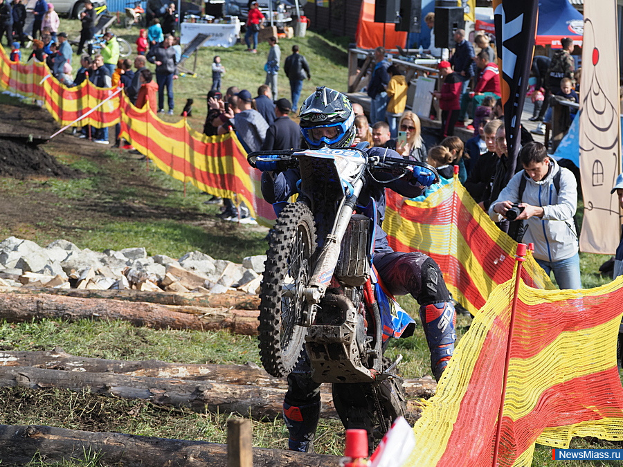     -.  Light Enduro Racing 2020     150     