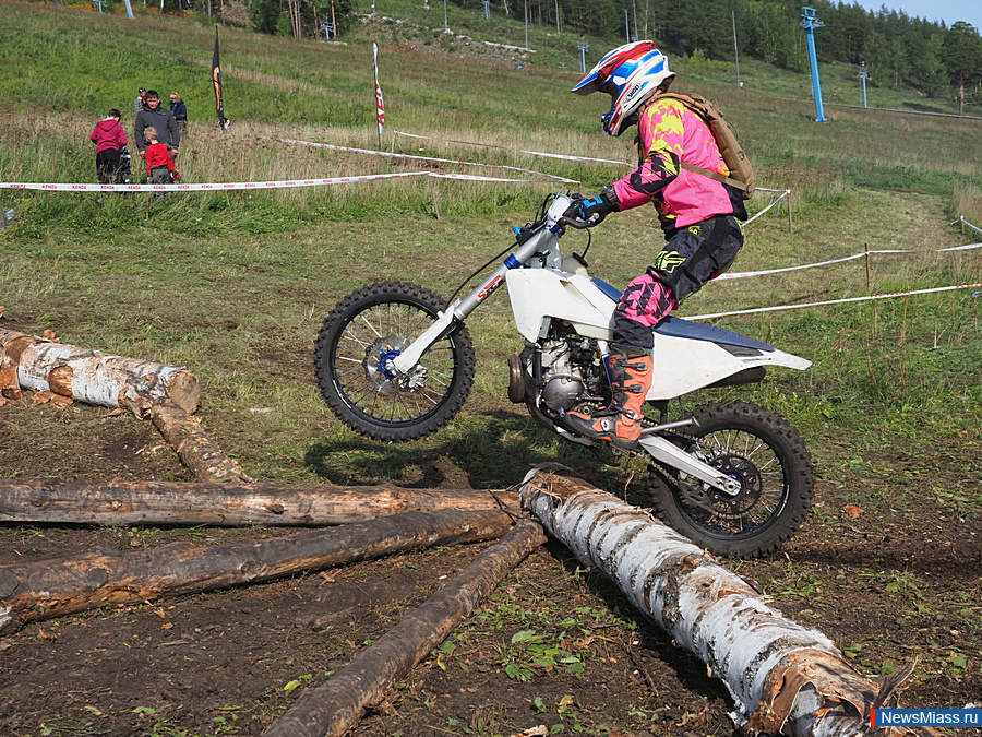     -.  Light Enduro Racing 2020     150     