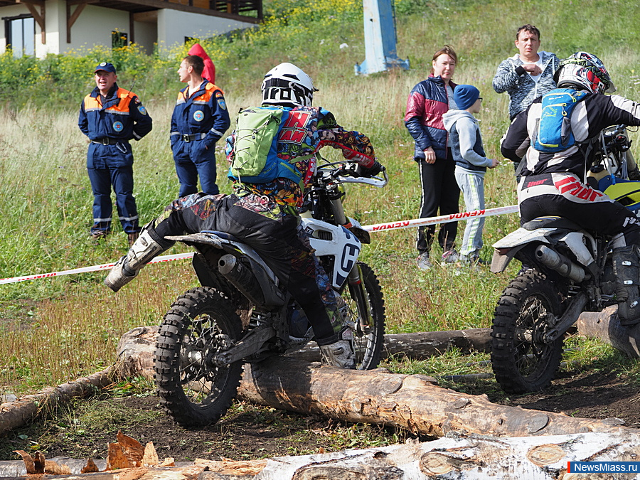     -.  Light Enduro Racing 2020     150     