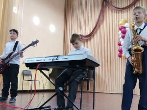 Юные артисты Миасса подарили концерт детям из Донбасса