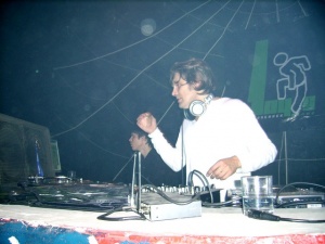 Wonderland Avenue ������ ���������