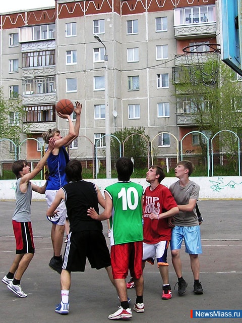  -  "".        "StreetBasket 2011"