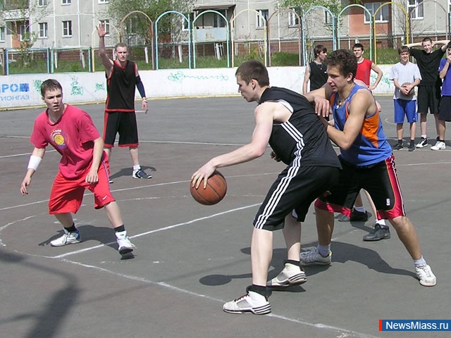  -  "".        "StreetBasket 2011"