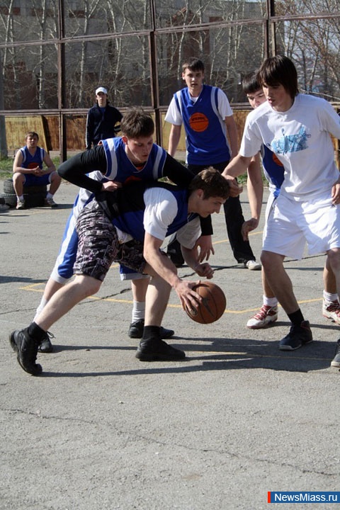   -  "".        "StreetBasket 2011"