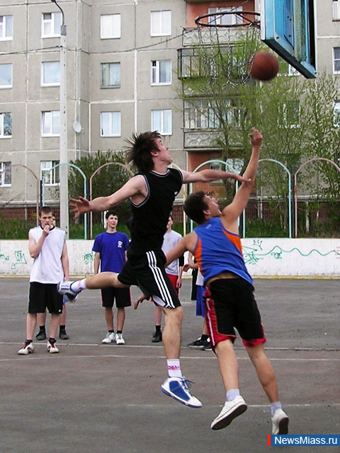   -  "".        "StreetBasket 2011"