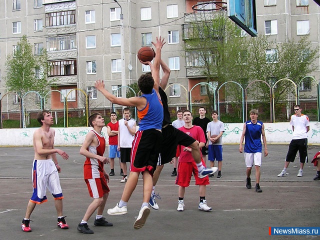   -  "".        "StreetBasket 2011"