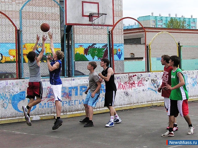  -  "".        "StreetBasket 2011"