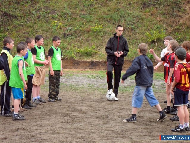     "-2011".            "- 2011"