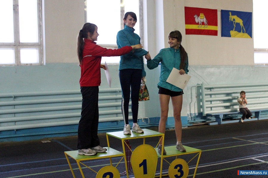 �� ������� �� �����. 200 ������: 1 ����� - ���������, 2 -  ��������, 3 - ��������