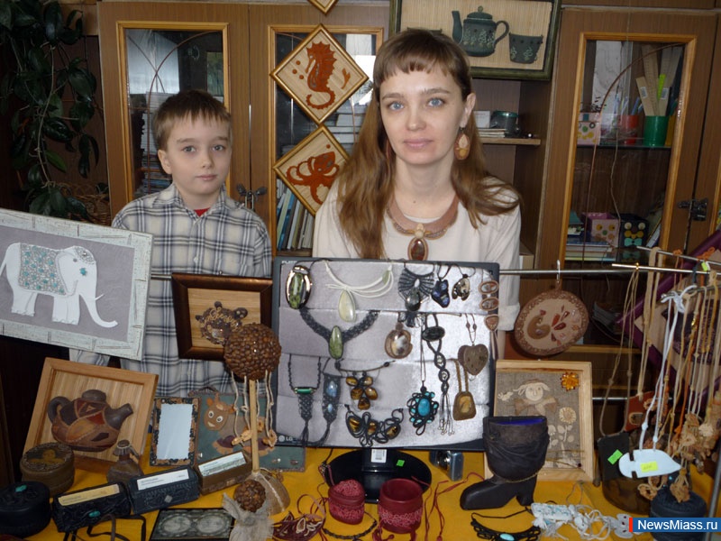 - -. - "Hand-maid",    "",    