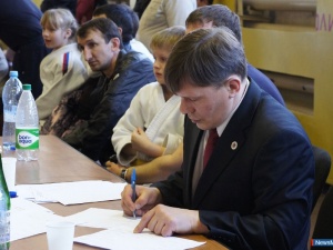 �������!