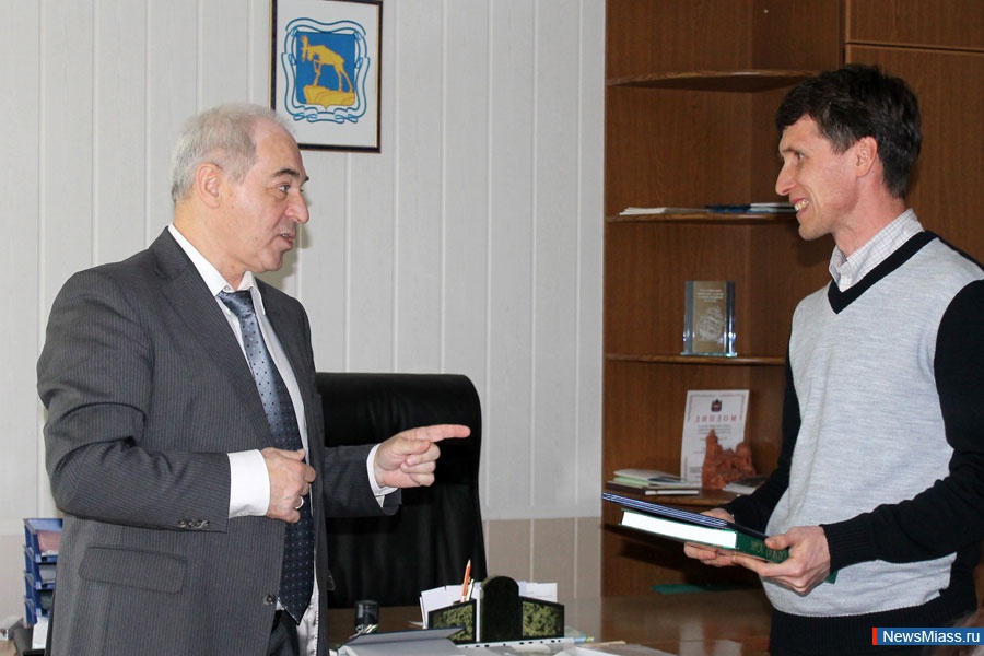    "  - 2012".             "  - 2012"  