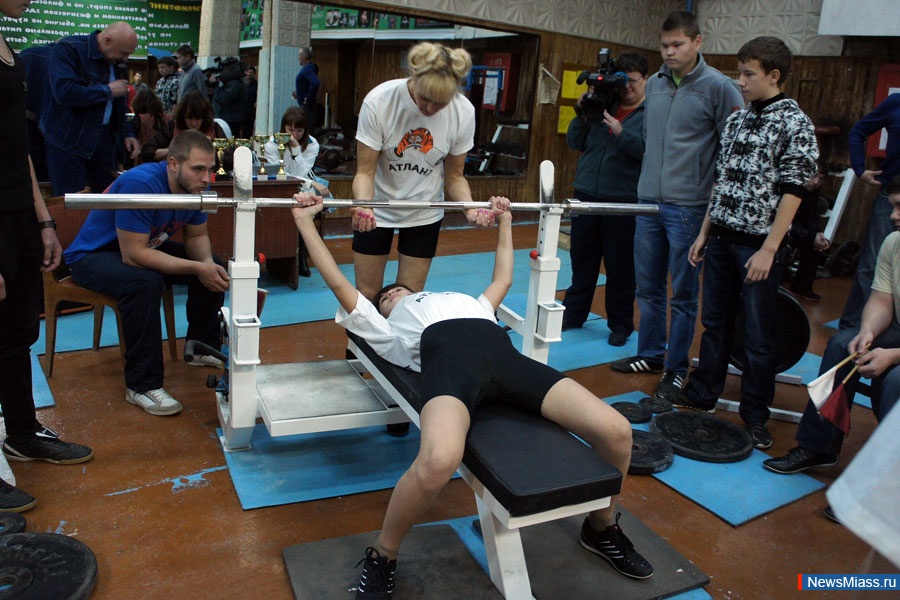 Удар 200 кг. Чемпионат города Краснодар по жиму штанги лёжа. Поднят верх 200кг. Поднять 200 кг.