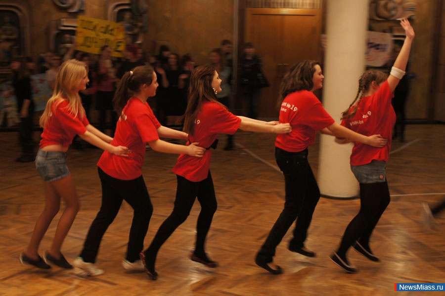  " !".                4