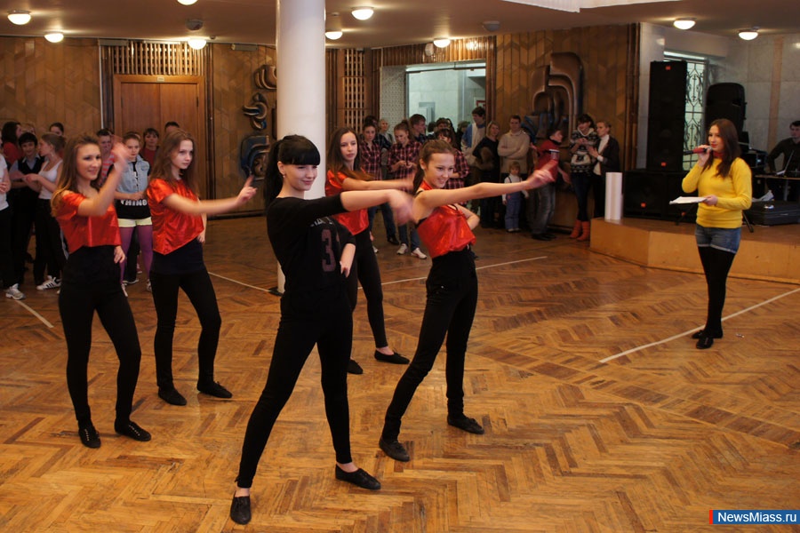  " !".                4