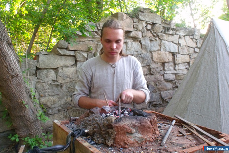 "  -2013": !.    18  19           