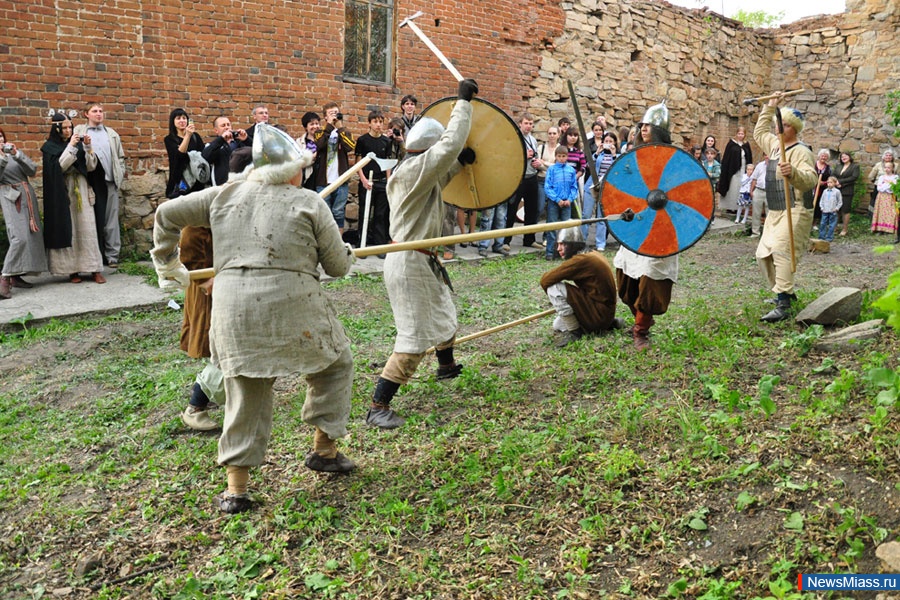 "  -2013": !.    18  19           