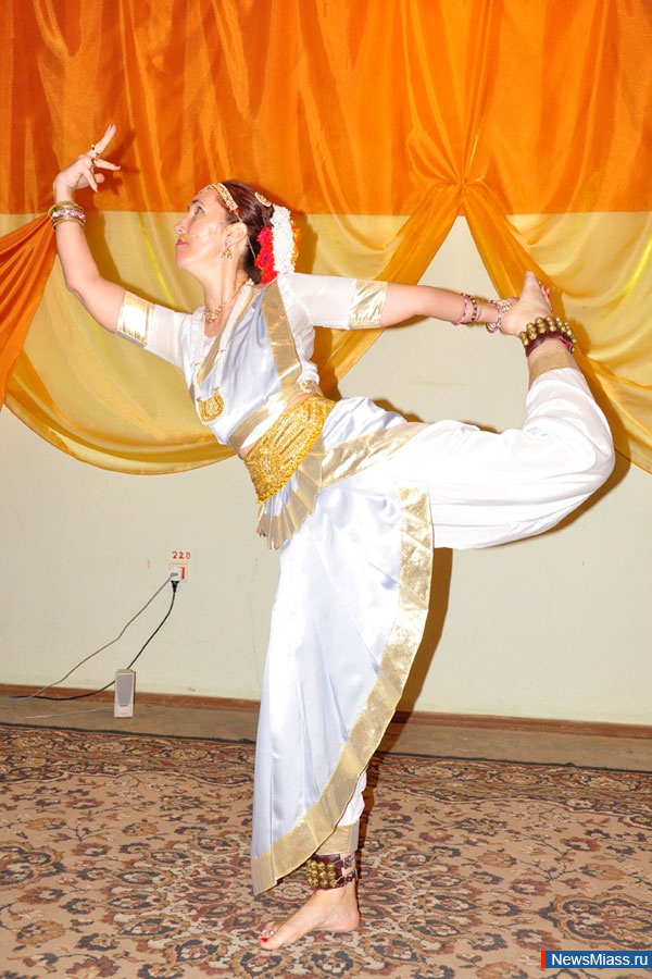 "  -2013": !.    18  19           