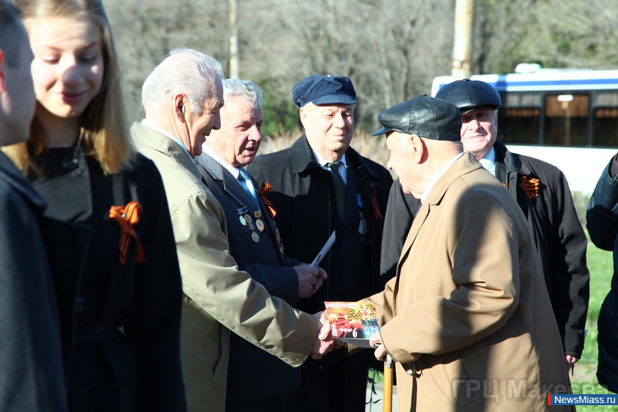  ! !   !.           ,     