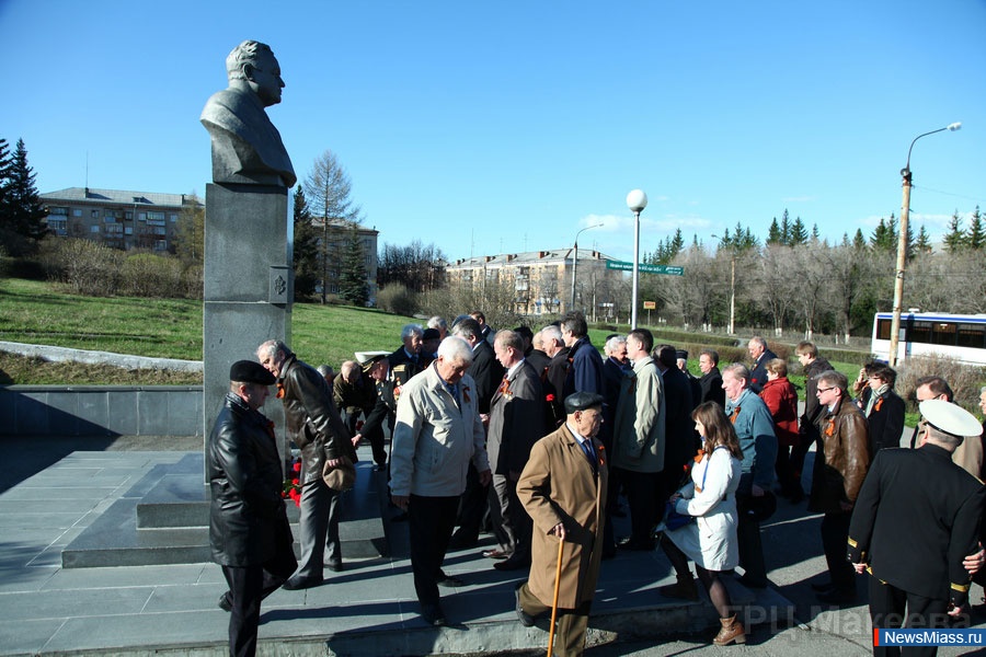  ! !   !.           ,     