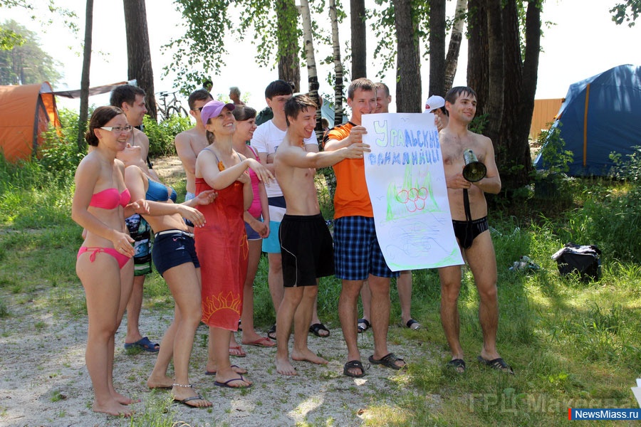 ! ! !. C       ,     " "    