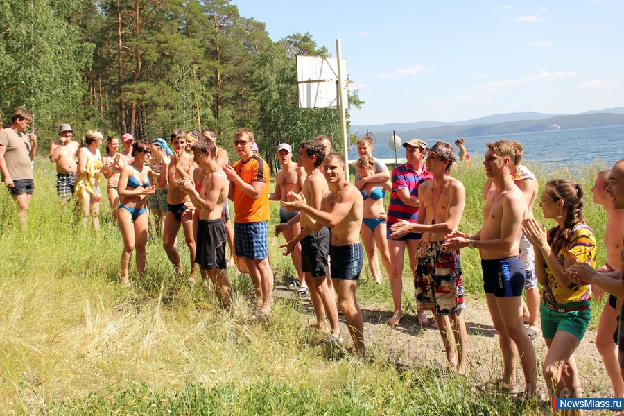 ! ! !. C       ,     " "    