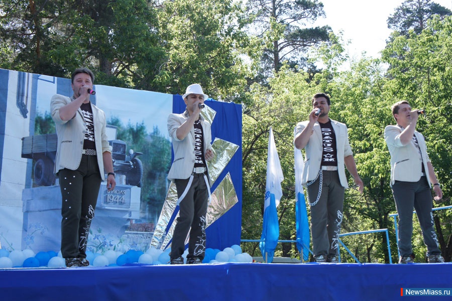    "".    8  -     "" -    