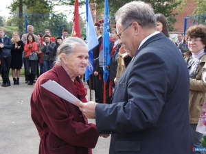 У гимназии - новое знамя и новый гимн У гимназии - новое знамя и новый гимн