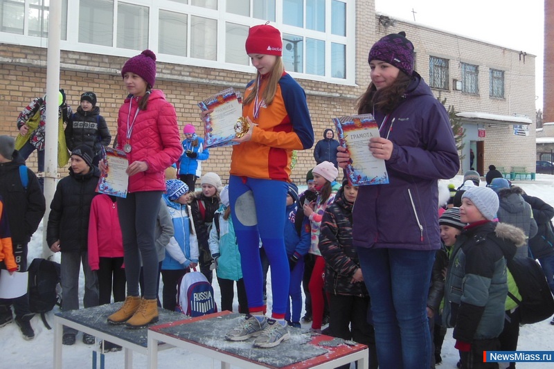   14 . 2   300   , 3 -  