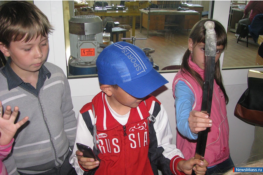     .  -         ""     8