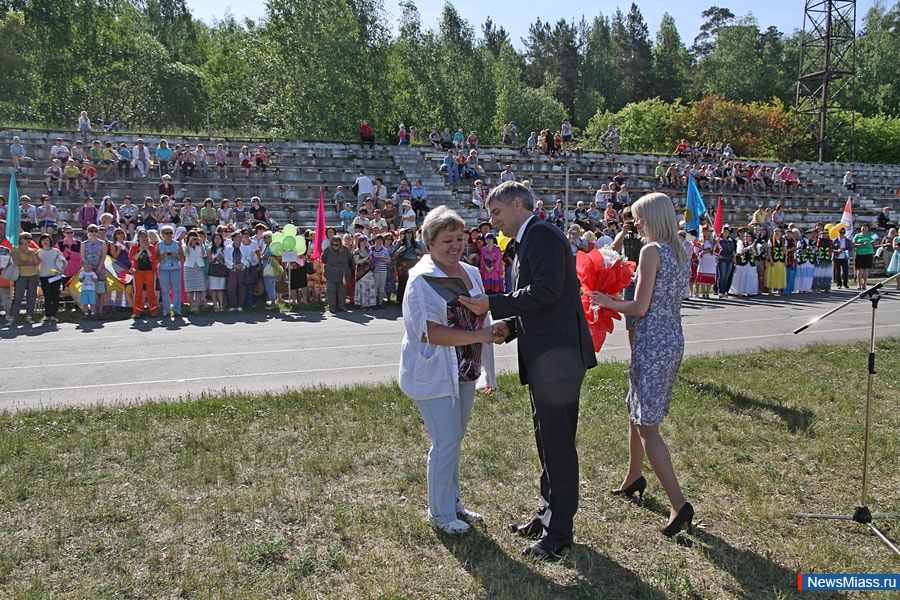 ",   -  ".           "  "