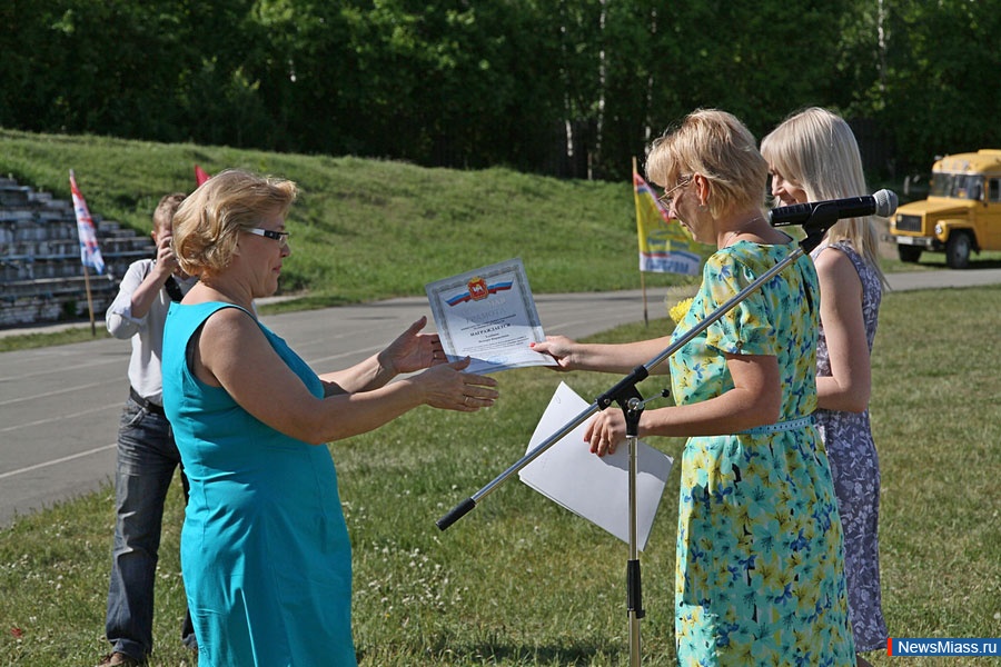 ",   -  ".           "  "