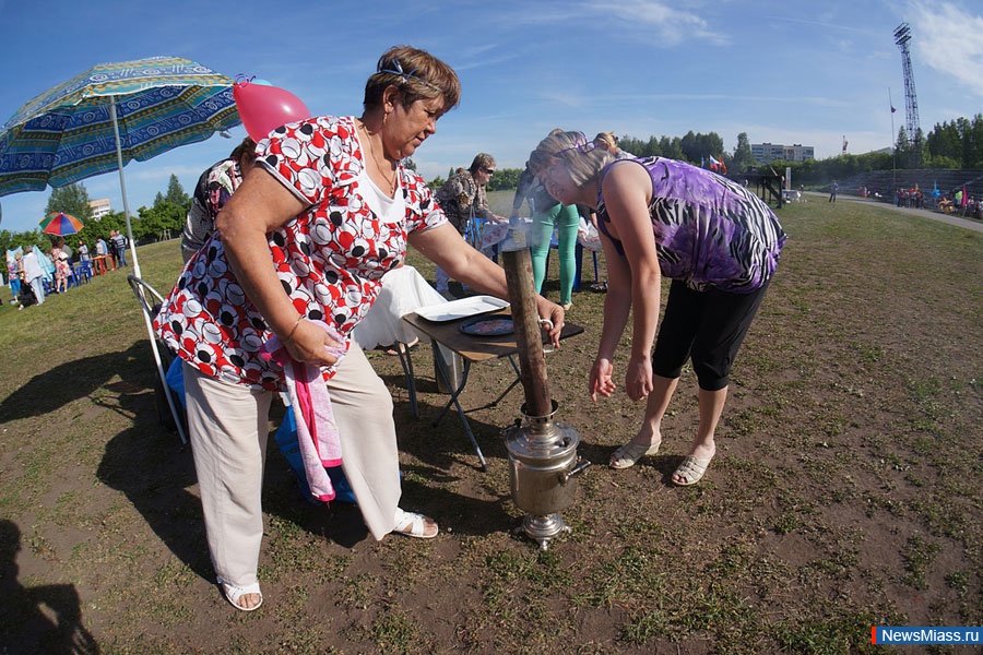 ",   -  ".           "  "