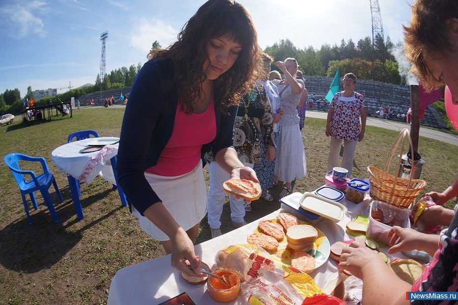 ",   -  ".           "  "