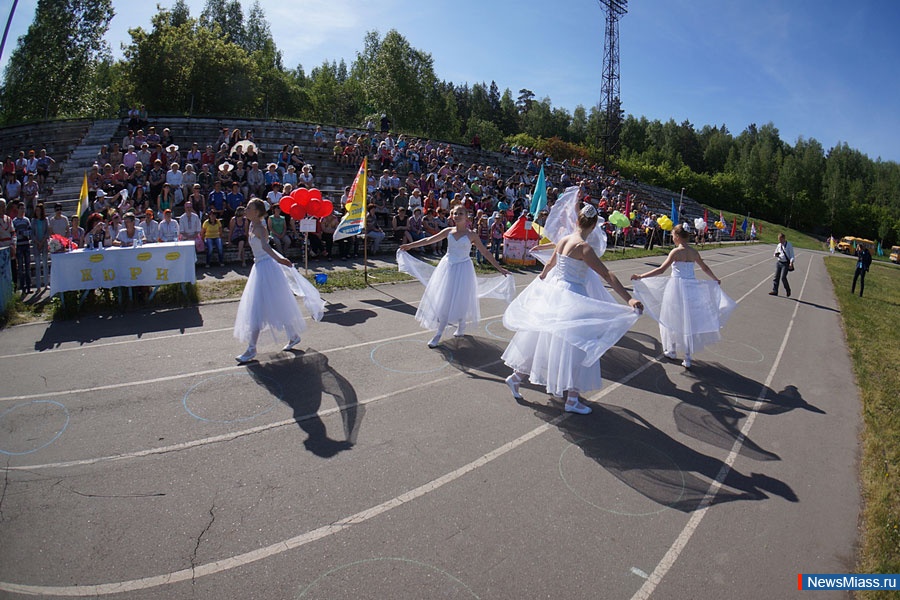 ",   -  ".           "  "