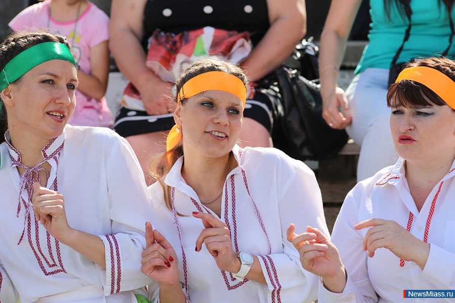 ",   -  ".           "  "