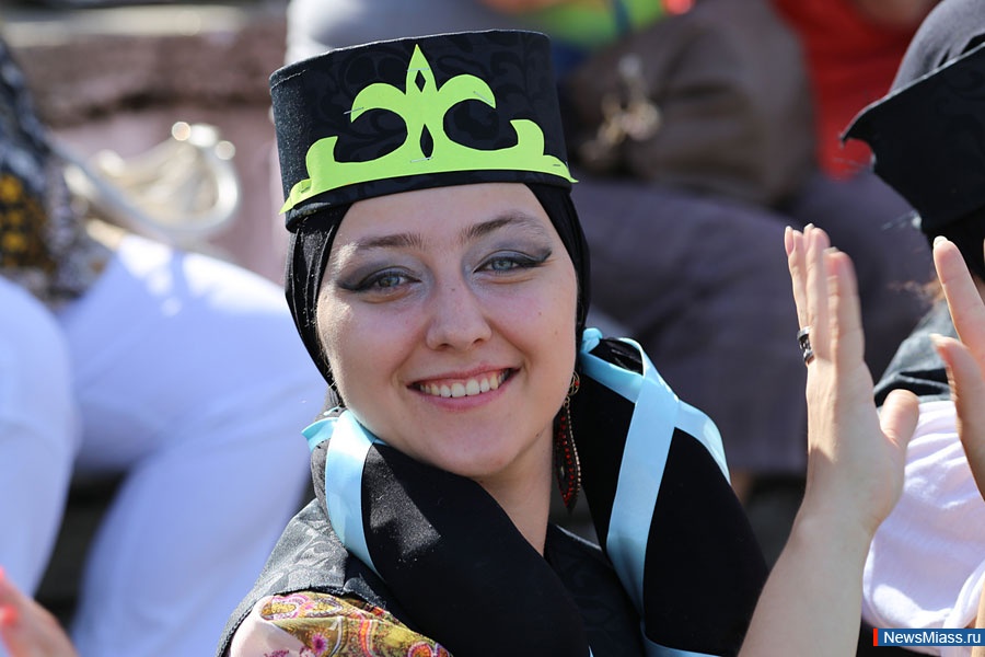 ",   -  ".           "  "