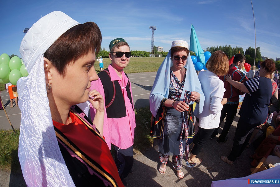 ",   -  ".           "  "