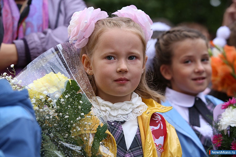 Сентябрь 2014 года. Школа 6 Миасс. Лицей 6 Миасс 2 корпус. МАОУ лицей 6 Миасс. Лицей в Миассе.