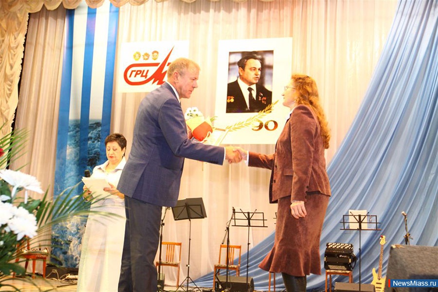    .      ,  90-       ,    