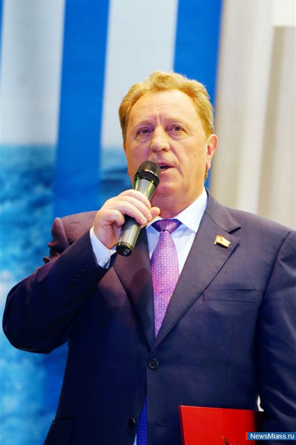    .      ,  90-       ,    