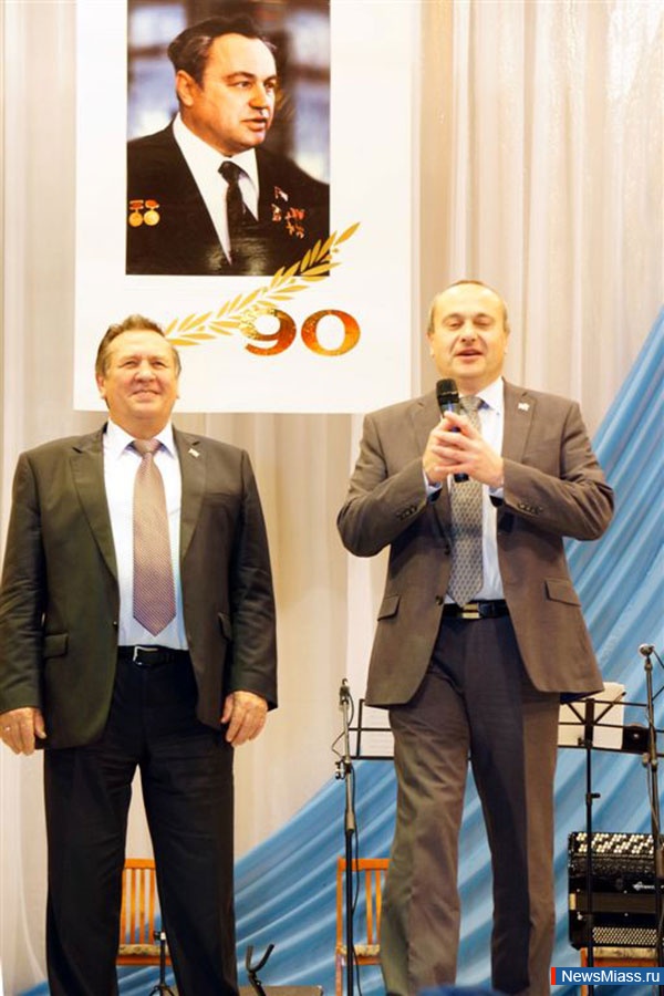    .      ,  90-       ,    